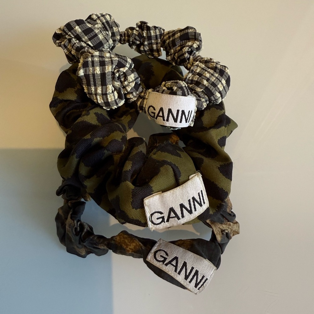GANNI Black and Green Patterned Hair Scrunchies